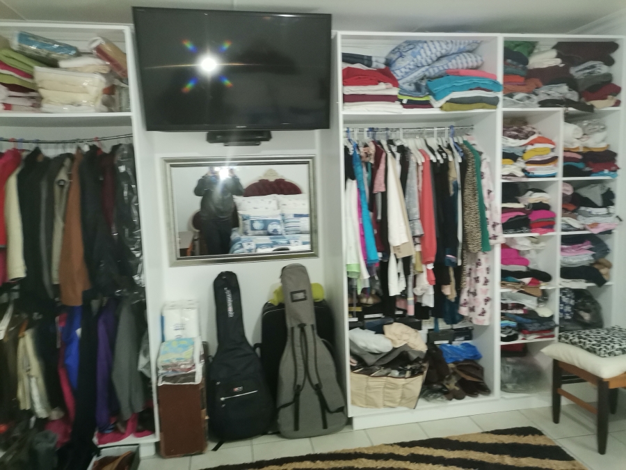 3 Bedroom Property for Sale in Kwanonqaba Western Cape